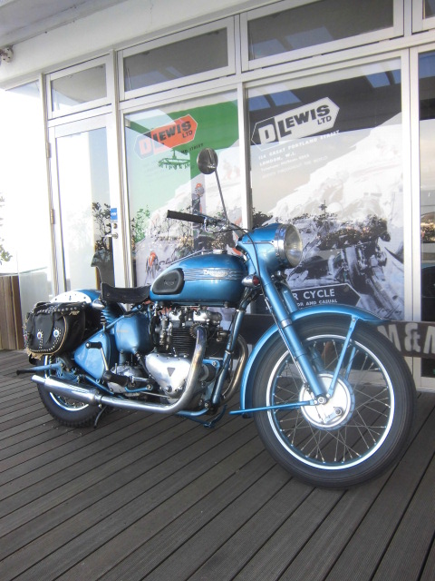 1952 Triumph Thunderbird: D.Lewis